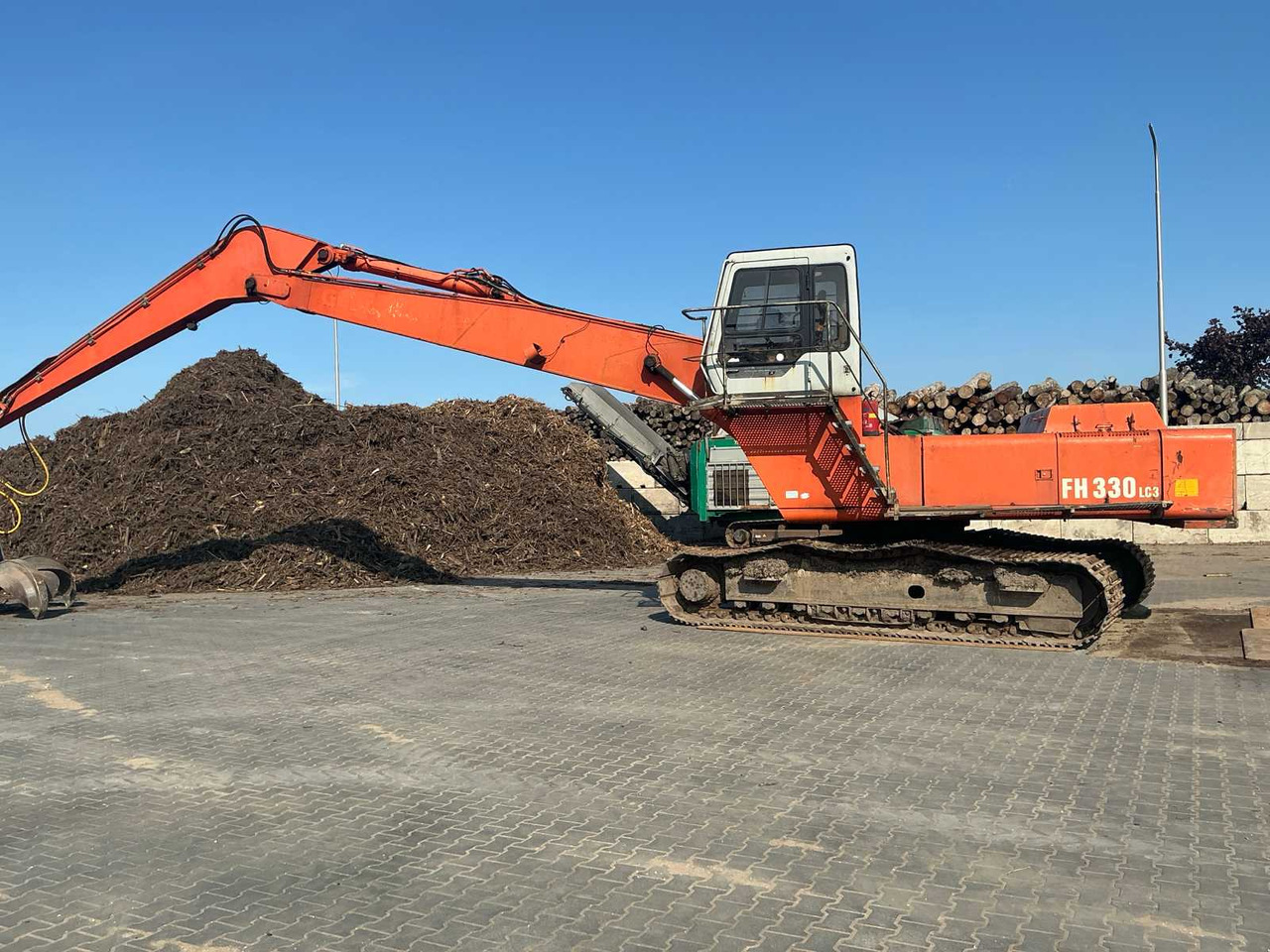 Hitachi FH330LC3 - Ekskavator me zinxhirë: foto 4 Hitachi FH330LC3 - Ekskavator me zinxhirë: foto 4
