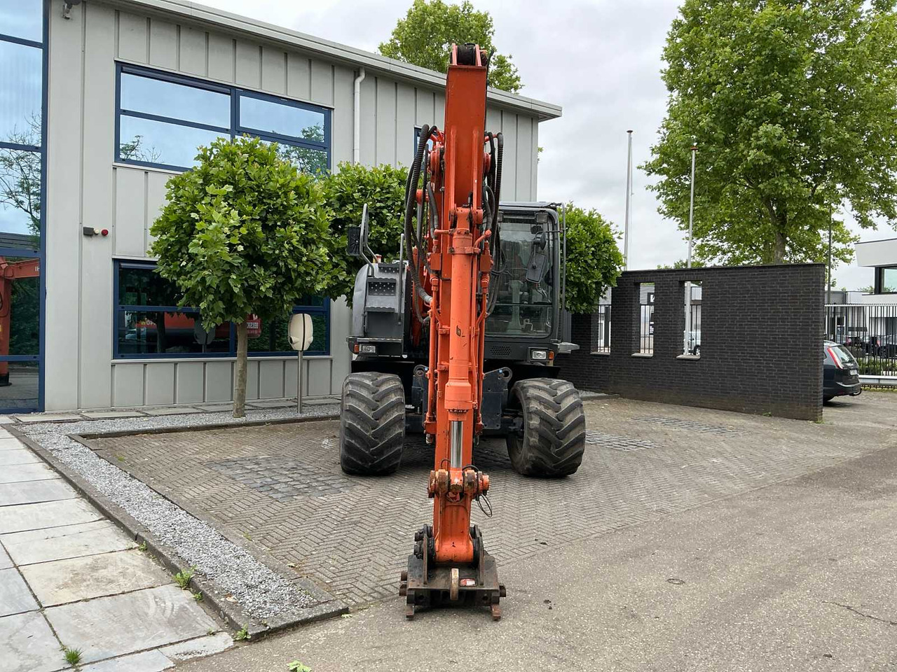 Hitachi ZX140W-3 - Ekskavator me goma: foto 2 Hitachi ZX140W-3 - Ekskavator me goma: foto 2