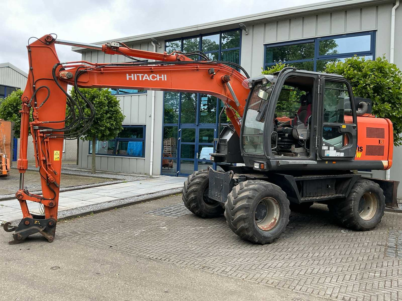Hitachi ZX140W-3 - Ekskavator me goma: foto 1 Hitachi ZX140W-3 - Ekskavator me goma: foto 1