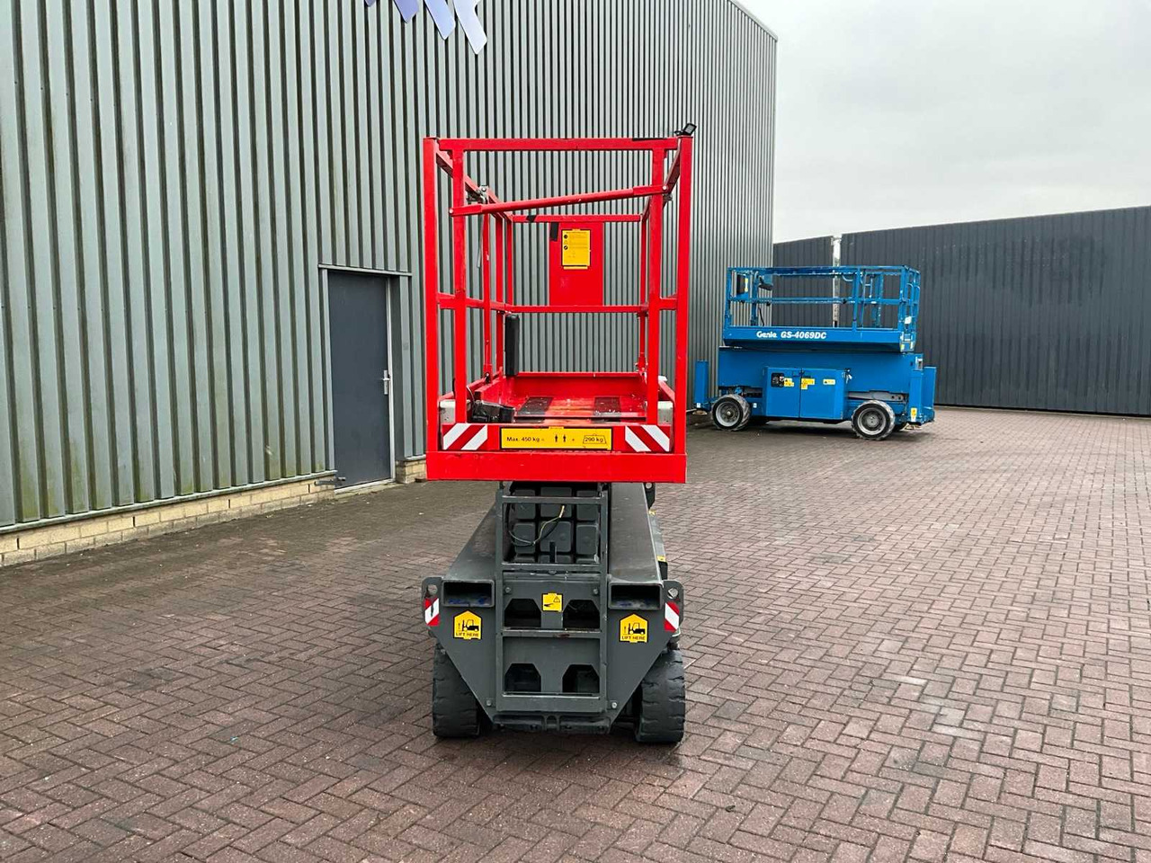 Holland-Lift Ecostar HL-7810 - Platformë ajrore: foto 3 Holland-Lift Ecostar HL-7810 - Platformë ajrore: foto 3