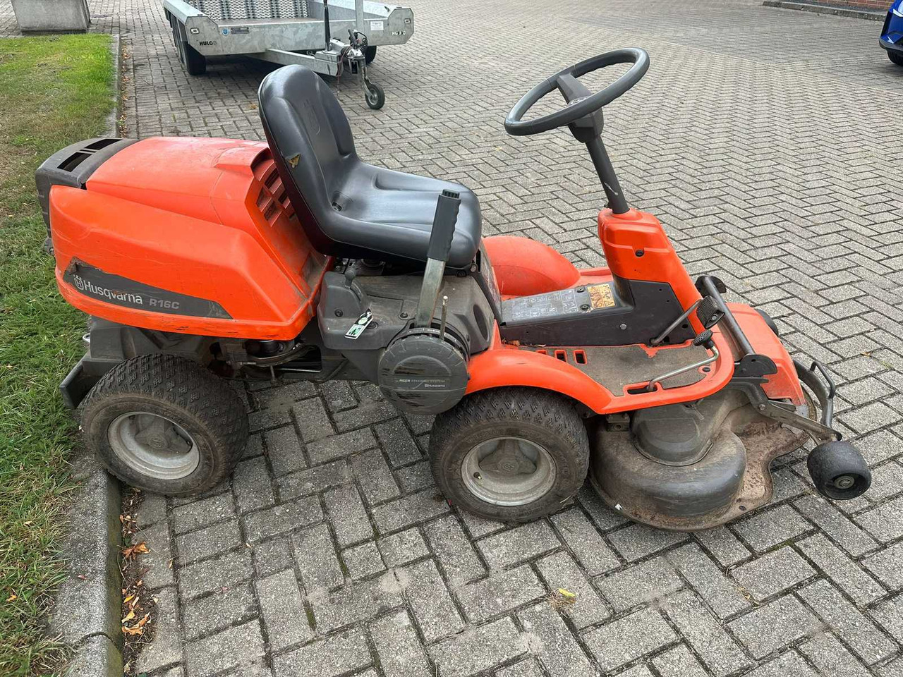 Husqvarna R160 - Korrëse bari i kopshtit: foto 3 Husqvarna R160 - Korrëse bari i kopshtit: foto 3