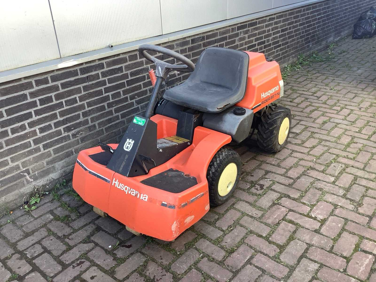 Husqvarna Rider 850 - Korrëse bari i kopshtit: foto 2 Husqvarna Rider 850 - Korrëse bari i kopshtit: foto 2