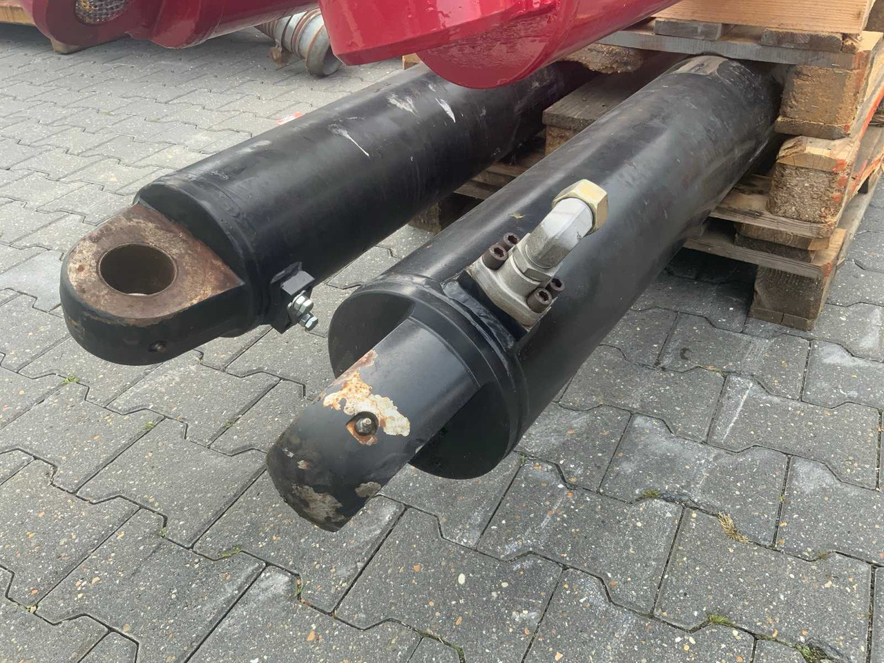Hydraulic cylinder (2x) - Pajisje plehërimi: foto 3 Hydraulic cylinder (2x) - Pajisje plehërimi: foto 3