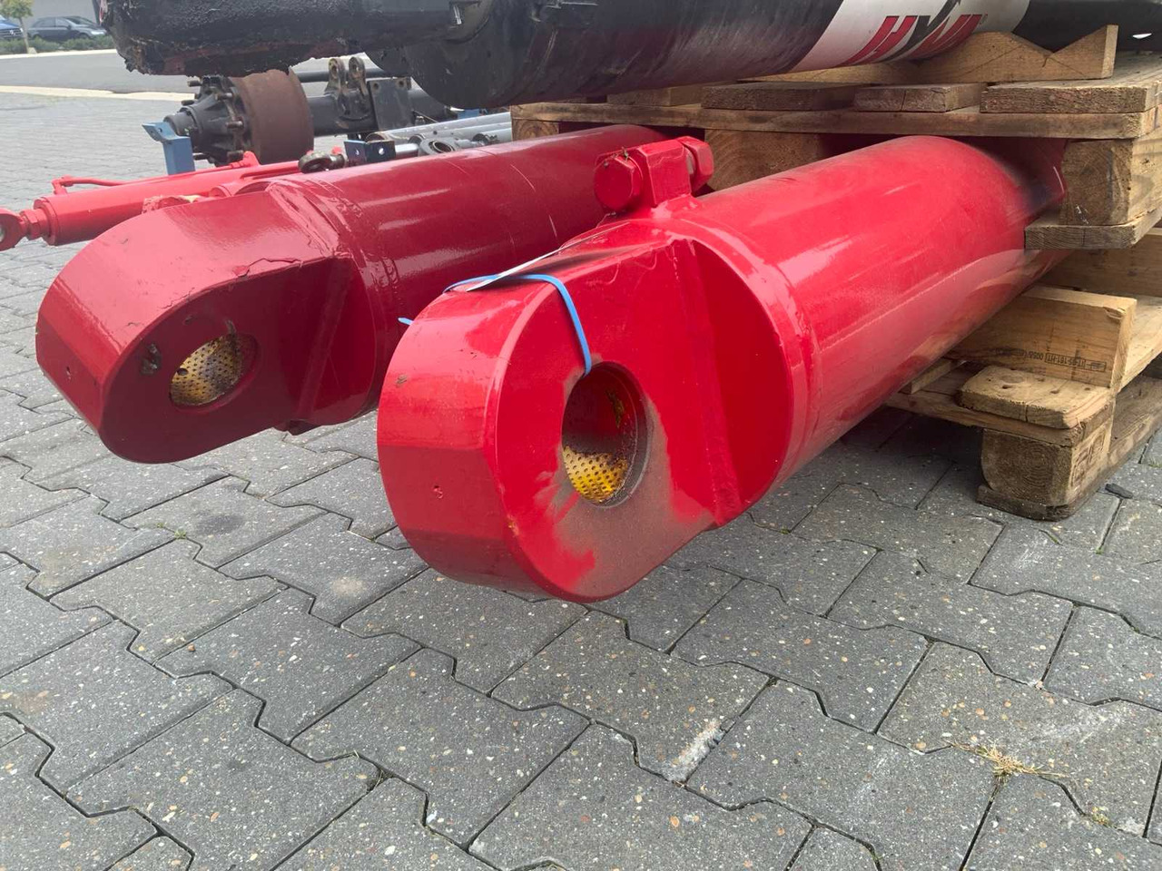Hydraulic cylinder (2x) - Pajisje plehërimi: foto 1 Hydraulic cylinder (2x) - Pajisje plehërimi: foto 1