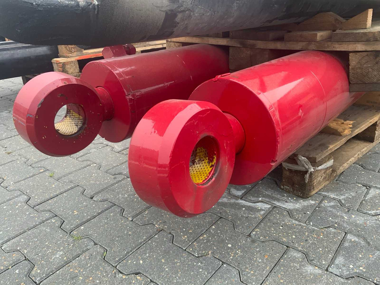 Hydraulic cylinder (2x) - Pajisje plehërimi: foto 3 Hydraulic cylinder (2x) - Pajisje plehërimi: foto 3