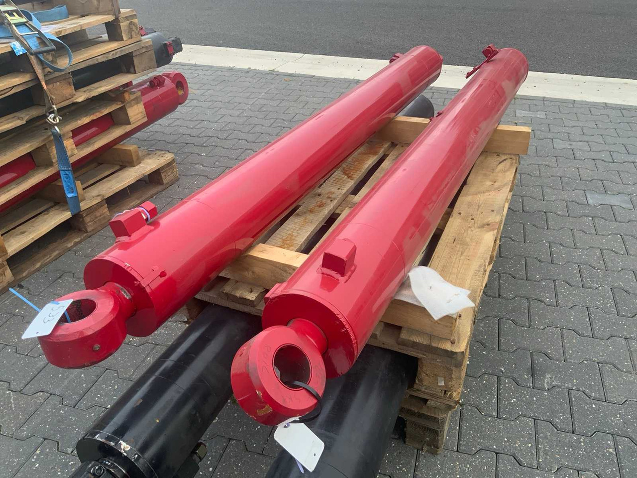 Hydraulic cylinder (2x) - Pajisje plehërimi: foto 2 Hydraulic cylinder (2x) - Pajisje plehërimi: foto 2