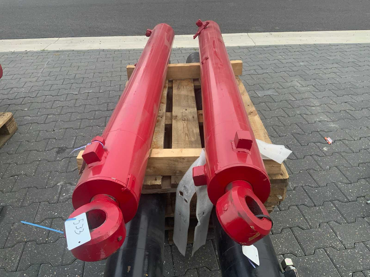 Hydraulic cylinder (2x) - Pajisje plehërimi: foto 1 Hydraulic cylinder (2x) - Pajisje plehërimi: foto 1