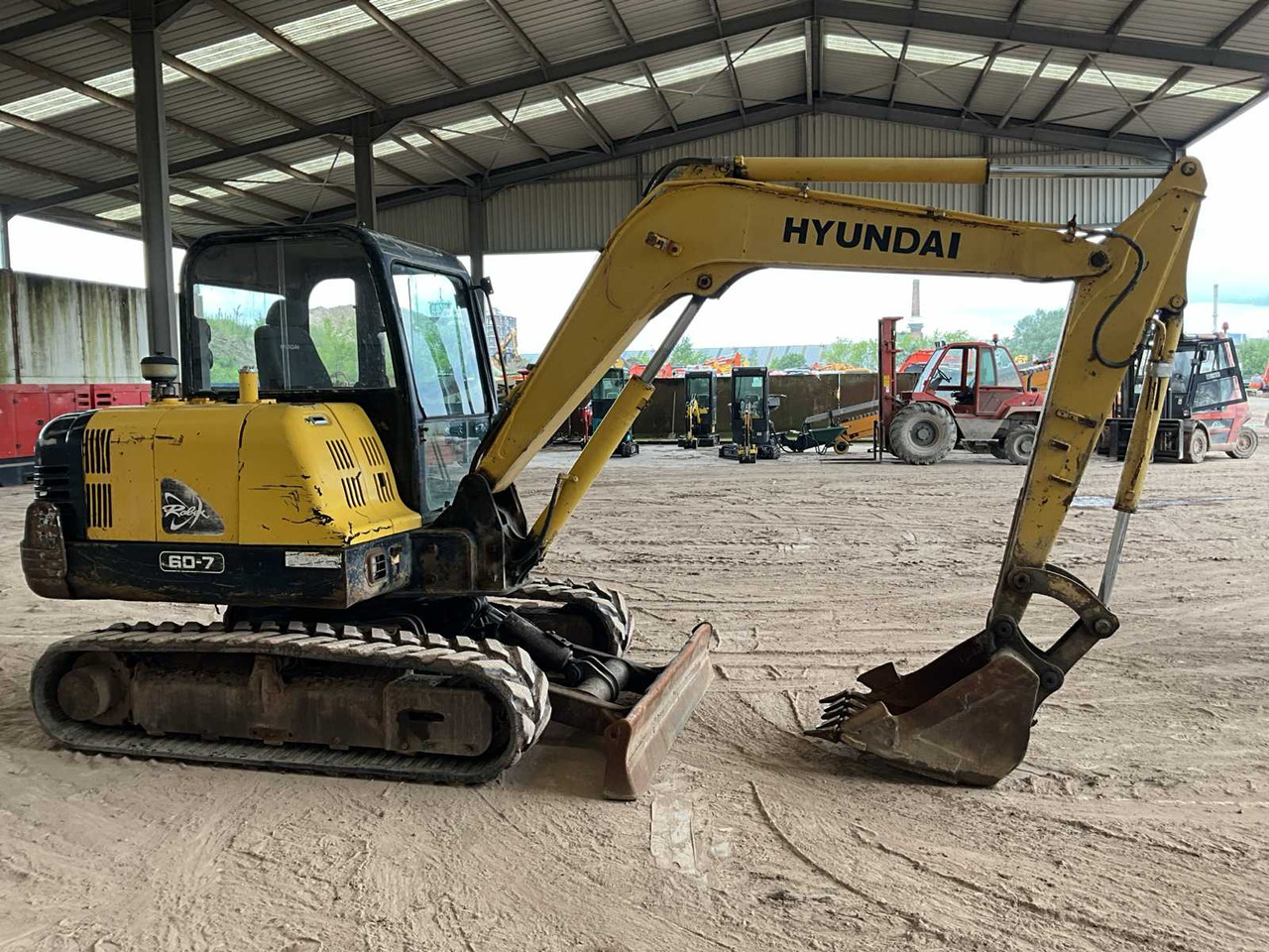 Hyundai R60-7 - Ekskavator me zinxhirë: foto 3 Hyundai R60-7 - Ekskavator me zinxhirë: foto 3