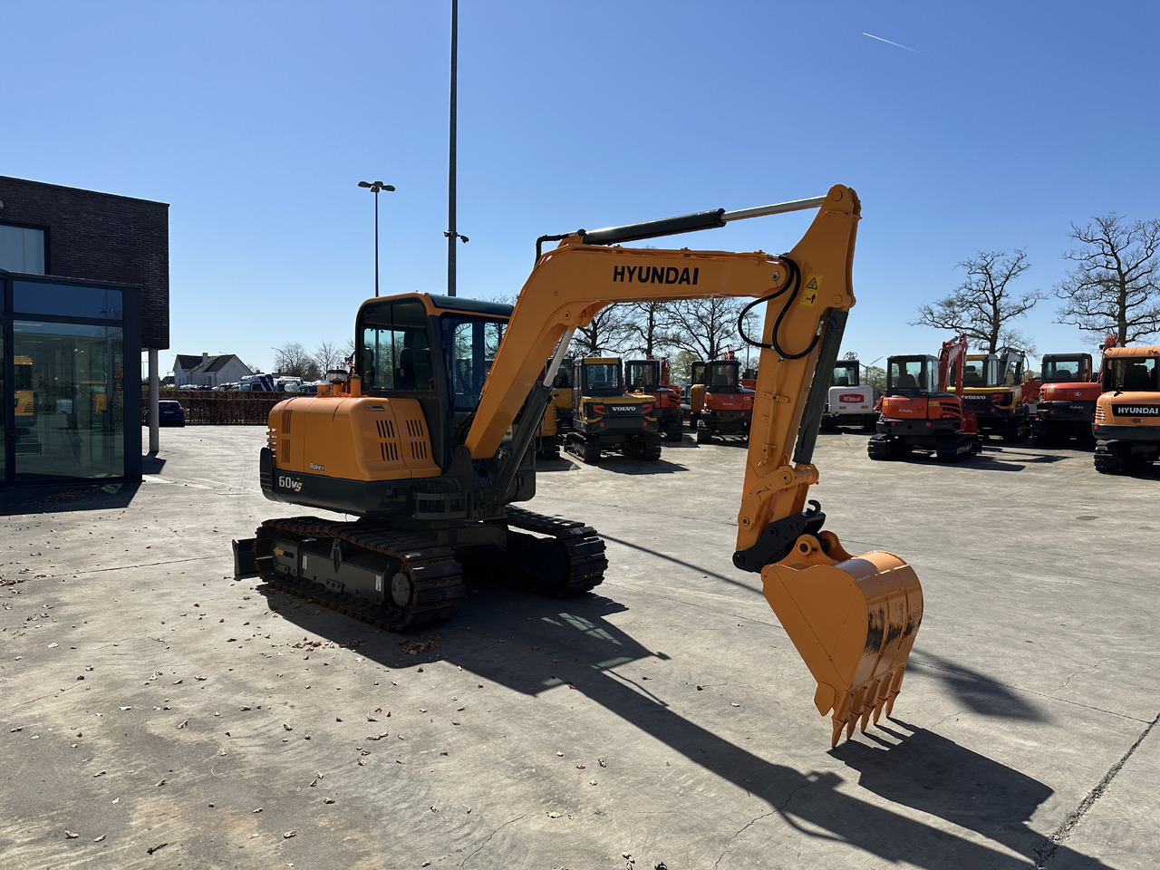 Hyundai R60VS - Ekskavator me zinxhirë: foto 3 Hyundai R60VS - Ekskavator me zinxhirë: foto 3