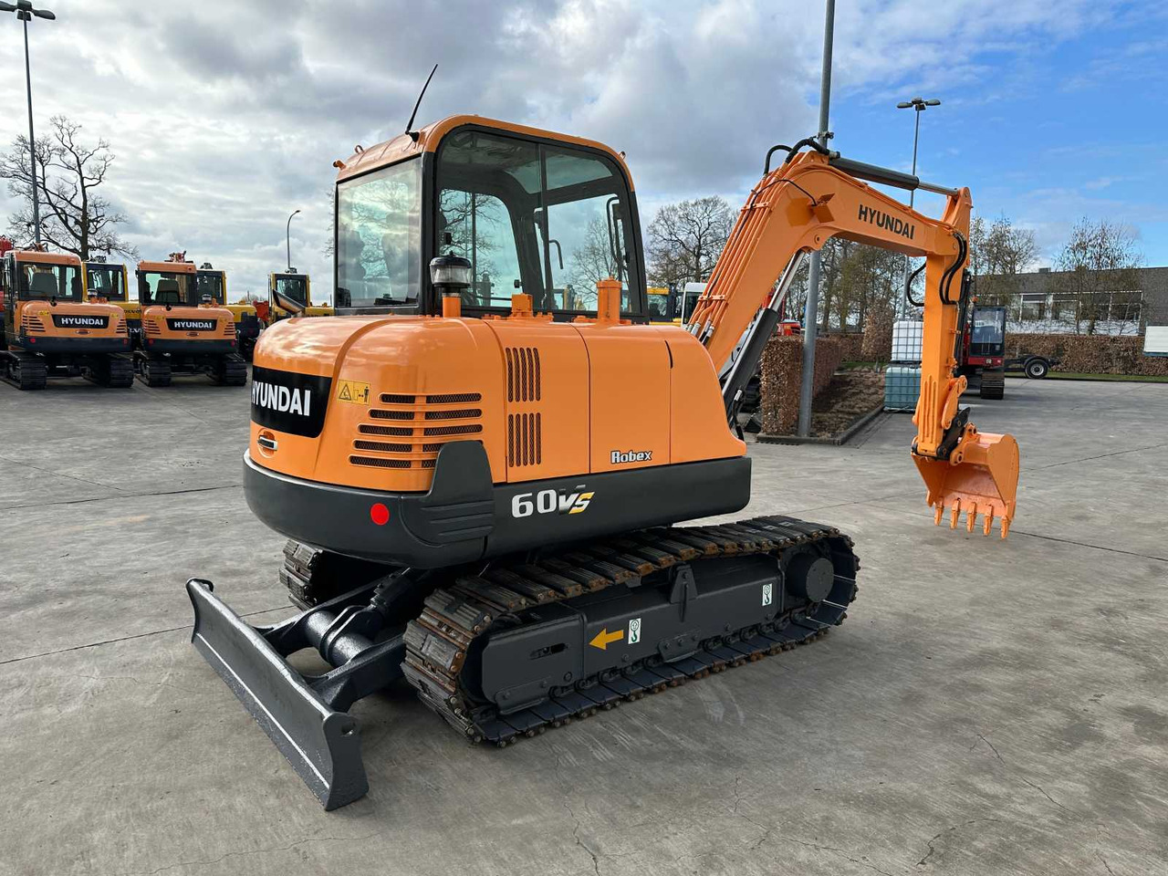 Hyundai R60VS - Ekskavator me zinxhirë: foto 4 Hyundai R60VS - Ekskavator me zinxhirë: foto 4