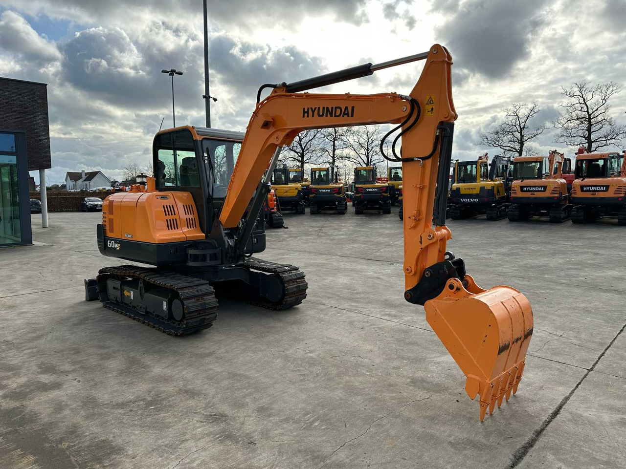Hyundai R60VS - Ekskavator me zinxhirë: foto 3 Hyundai R60VS - Ekskavator me zinxhirë: foto 3
