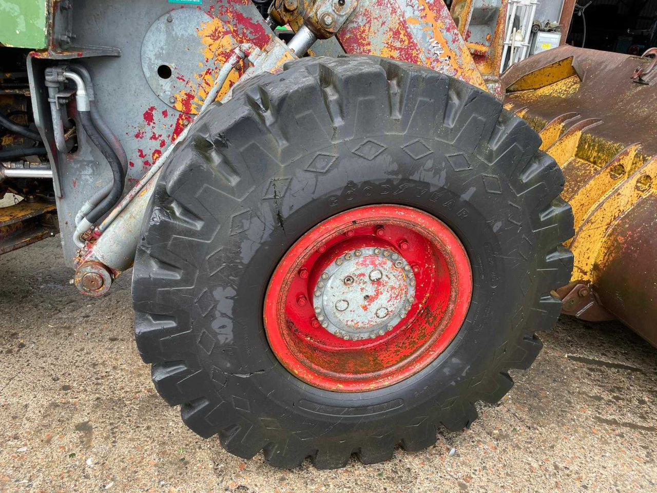 INTERNATIONAL - 530 AI - SHOVEL - 1986 - Fadrom me goma: foto 5 INTERNATIONAL - 530 AI - SHOVEL - 1986 - Fadrom me goma: foto 5