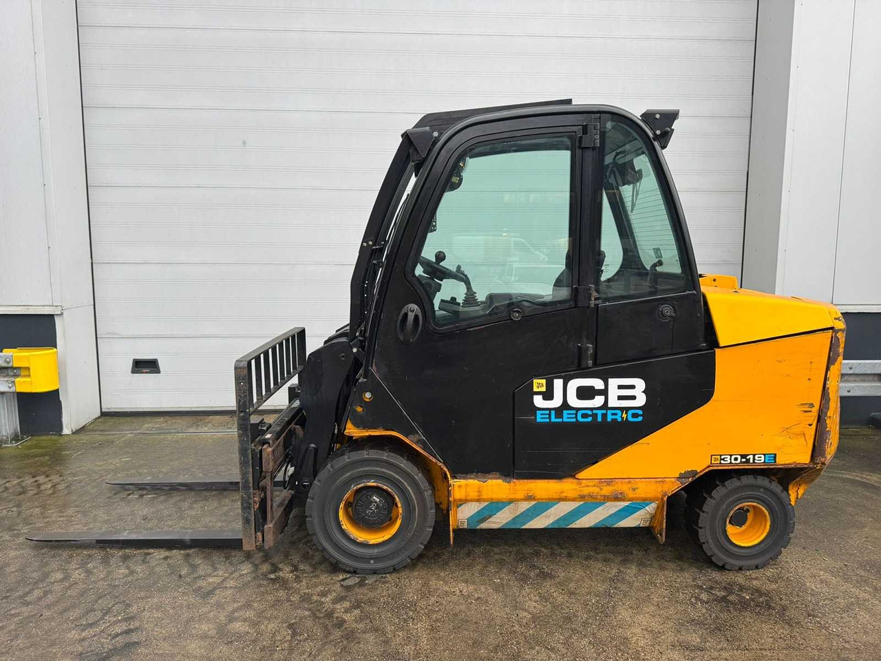JCB - 2020 - TLT-30-E - FORK POSITIONER, SIDE-SHIFT - FORKLIFT - Pirun ngritës: foto 2 JCB - 2020 - TLT-30-E - FORK POSITIONER, SIDE-SHIFT - FORKLIFT - Pirun ngritës: foto 2