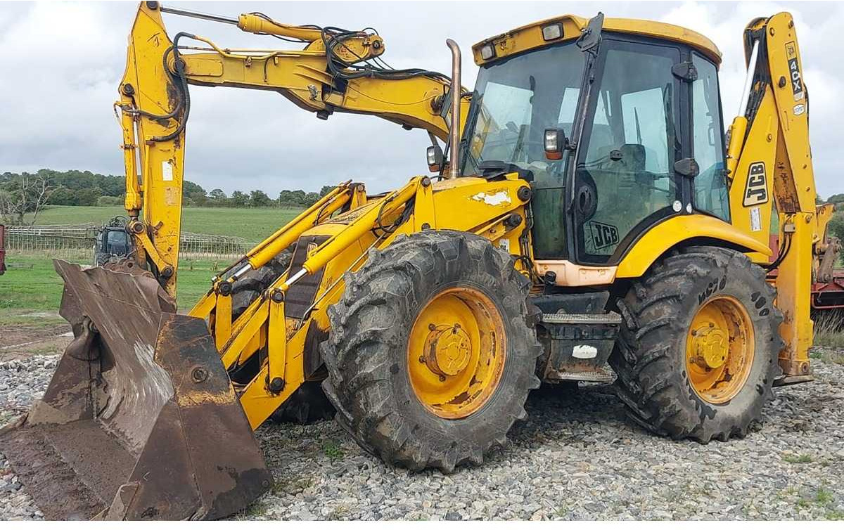 JCB 4CX - Fadromë me shkarkim nga prapa: foto 1 JCB 4CX - Fadromë me shkarkim nga prapa: foto 1
