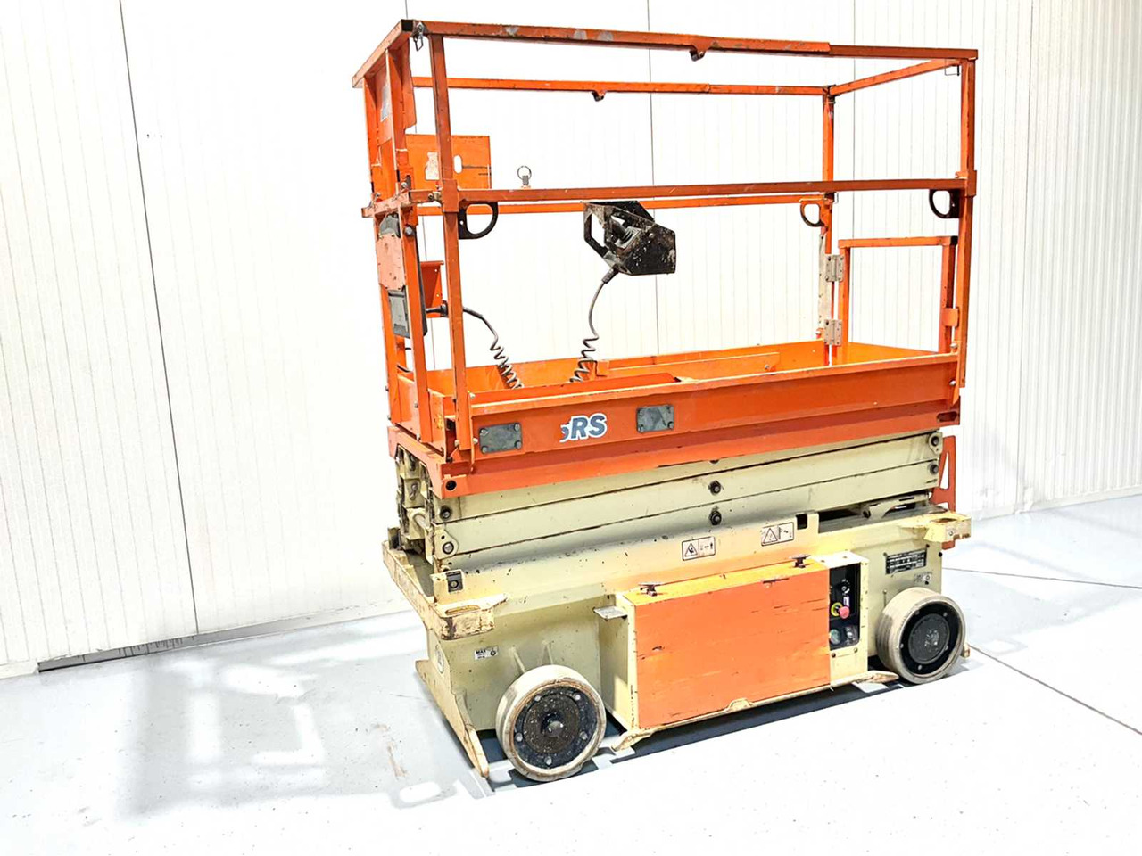 JLG -6RS - AERIAL PLATFORM, BJ. 2015 WORKING HEIGHT 7.8M, EXTENDABLE TO 2.55M - Platformë ajrore: foto 1 JLG -6RS - AERIAL PLATFORM, BJ. 2015 WORKING HEIGHT 7.8M, EXTENDABLE TO 2.55M - Platformë ajrore: foto 1