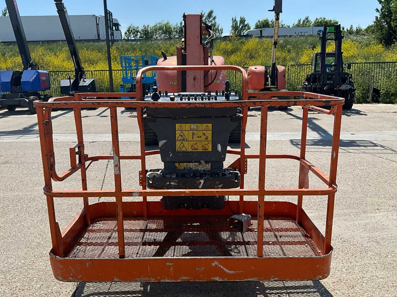 JLG 800AJ - Platformë ajrore: foto 2 JLG 800AJ - Platformë ajrore: foto 2
