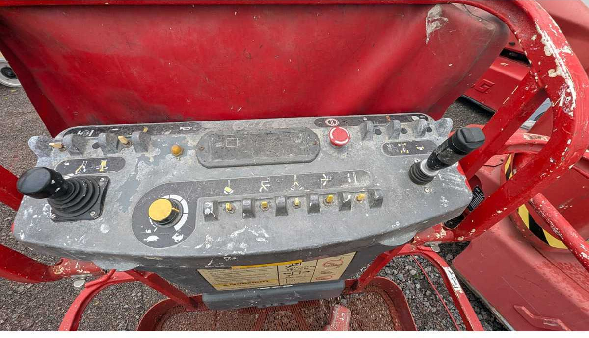 JLG - E400AJPN - AERIAL WORK PLATFORMS (NO. 69414) - 2001 - Platformë ajrore: foto 5 JLG - E400AJPN - AERIAL WORK PLATFORMS (NO. 69414) - 2001 - Platformë ajrore: foto 5