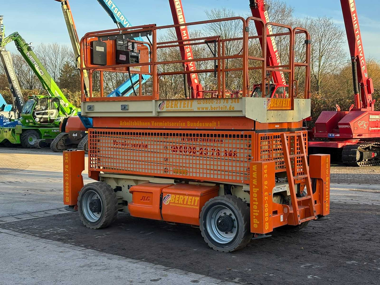 JLG - M4069 LE - JLG M4069 LE ROUGTH TERRAIN SCISSOR LIFT WITH OUTRIGGERS AND DIESEL GENERATOR - 2008 - Platformë ajrore: foto 5 JLG - M4069 LE - JLG M4069 LE ROUGTH TERRAIN SCISSOR LIFT WITH OUTRIGGERS AND DIESEL GENERATOR - 2008 - Platformë ajrore: foto 5