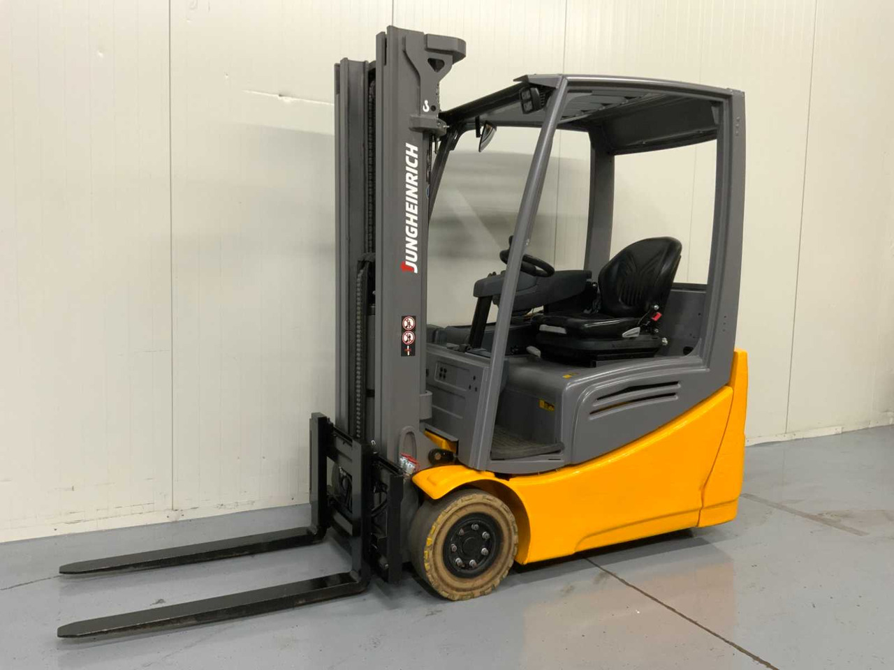 JUNGHEINRICH EFG216K - 4.6M PLYWOOD, FREE-LIFT, SIDE-SHIFT - FORKLIFT - Pirun ngritës: foto 1 JUNGHEINRICH EFG216K - 4.6M PLYWOOD, FREE-LIFT, SIDE-SHIFT - FORKLIFT - Pirun ngritës: foto 1