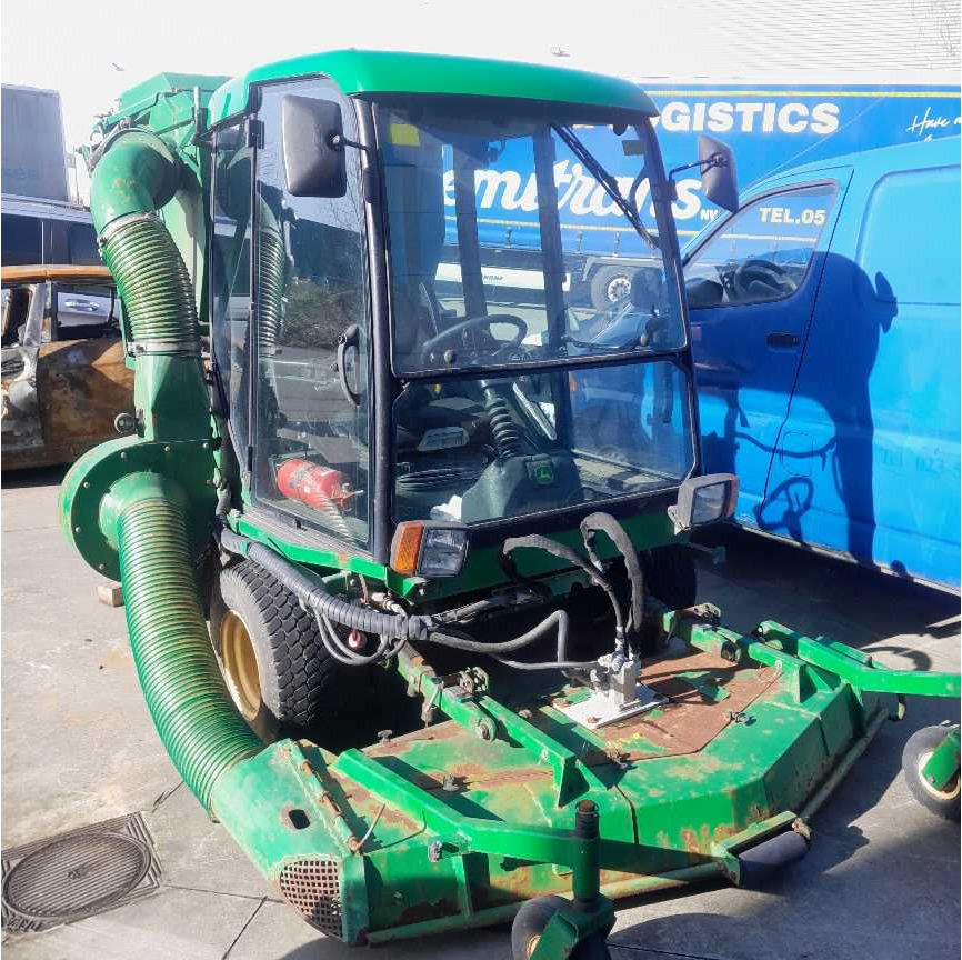 John Deere 1505 Series 4WD - Korrëse bari i kopshtit: foto 1 John Deere 1505 Series 4WD - Korrëse bari i kopshtit: foto 1