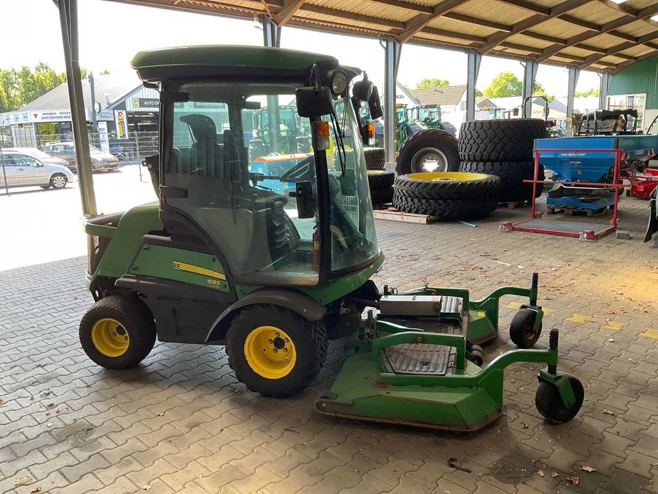 John Deere 1585 TerrainCut - Korrëse bari i kopshtit: foto 5 John Deere 1585 TerrainCut - Korrëse bari i kopshtit: foto 5