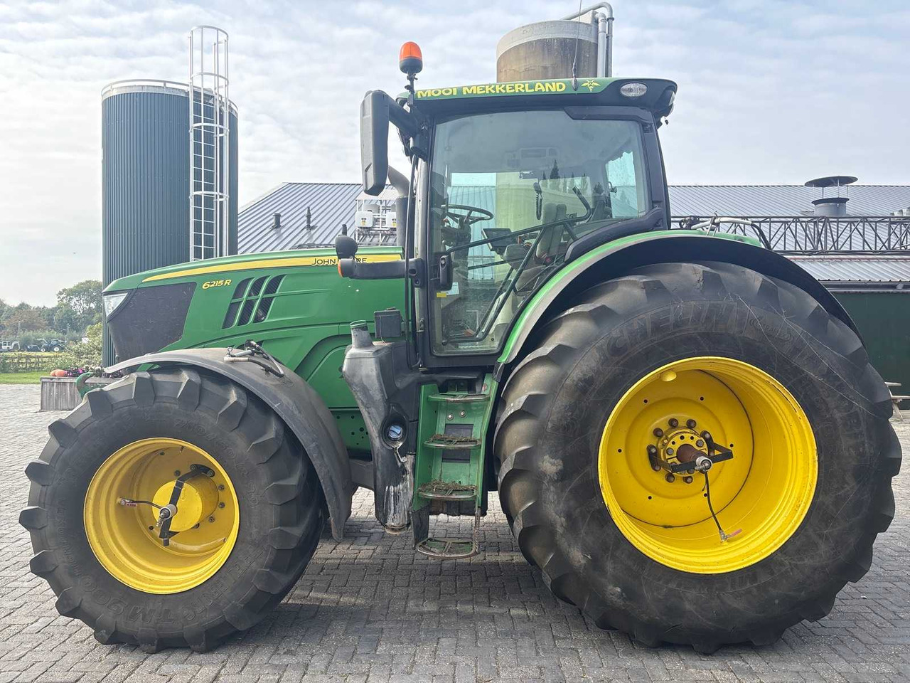 John Deere 6215R - Traktor: foto 2 John Deere 6215R - Traktor: foto 2