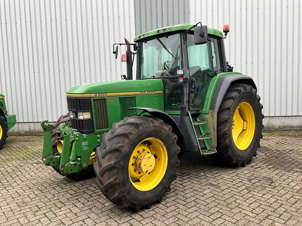 John Deere 6900 - Traktor: foto 1 John Deere 6900 - Traktor: foto 1