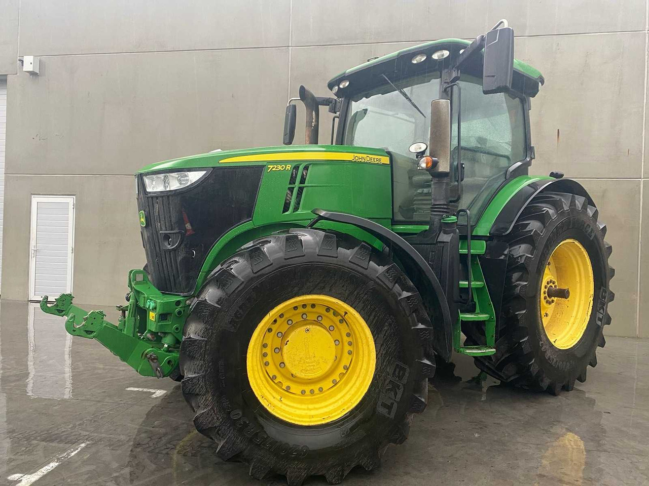 John Deere 7230R - Traktor: foto 1 John Deere 7230R - Traktor: foto 1