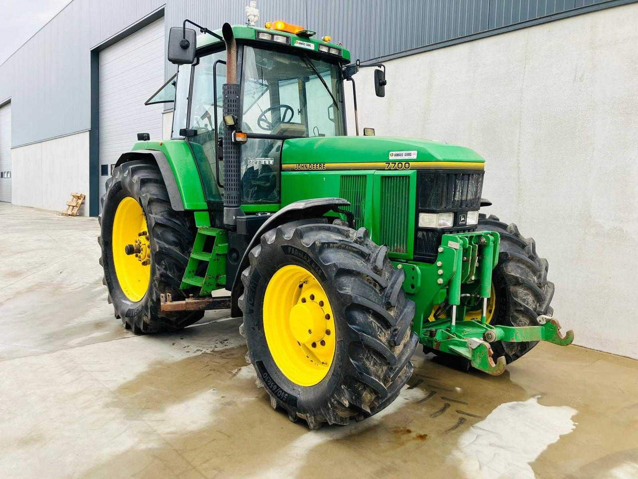 John Deere 7700 - Traktor: foto 1 John Deere 7700 - Traktor: foto 1
