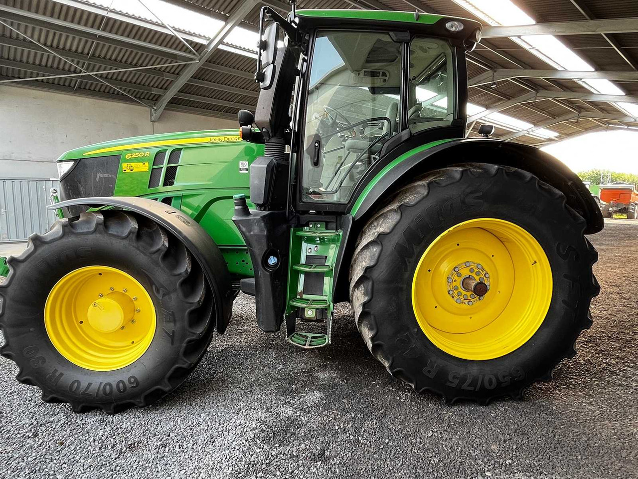 John Deere JOHN DEERE - 6250R - 4-WHEEL DRIVE TRACTOR - 2017 - Traktor: foto 1 John Deere JOHN DEERE - 6250R - 4-WHEEL DRIVE TRACTOR - 2017 - Traktor: foto 1