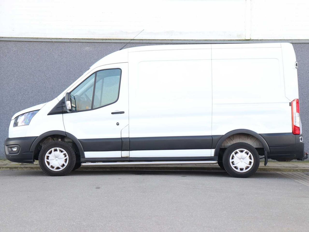 FORD TRANSIT 290 2.0 TDCI L2H2 TREND VAN | VRF-27-T - Kamioncine: foto 4 FORD TRANSIT 290 2.0 TDCI L2H2 TREND VAN | VRF-27-T - Kamioncine: foto 4