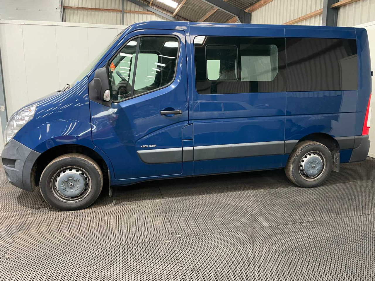 RENAULT - MASTER - WHEELCHAIR BUS - LIFT - AUTOMATIC - COMMERCIAL VEHICLE - 2014 - Kamioncine: foto 2 RENAULT - MASTER - WHEELCHAIR BUS - LIFT - AUTOMATIC - COMMERCIAL VEHICLE - 2014 - Kamioncine: foto 2