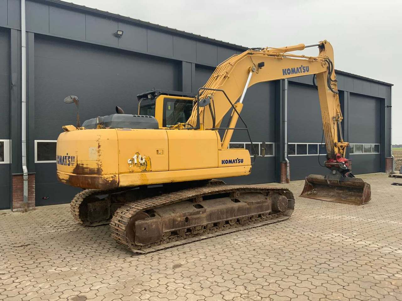 Komatsu 210 - Ekskavator me zinxhirë: foto 2 Komatsu 210 - Ekskavator me zinxhirë: foto 2