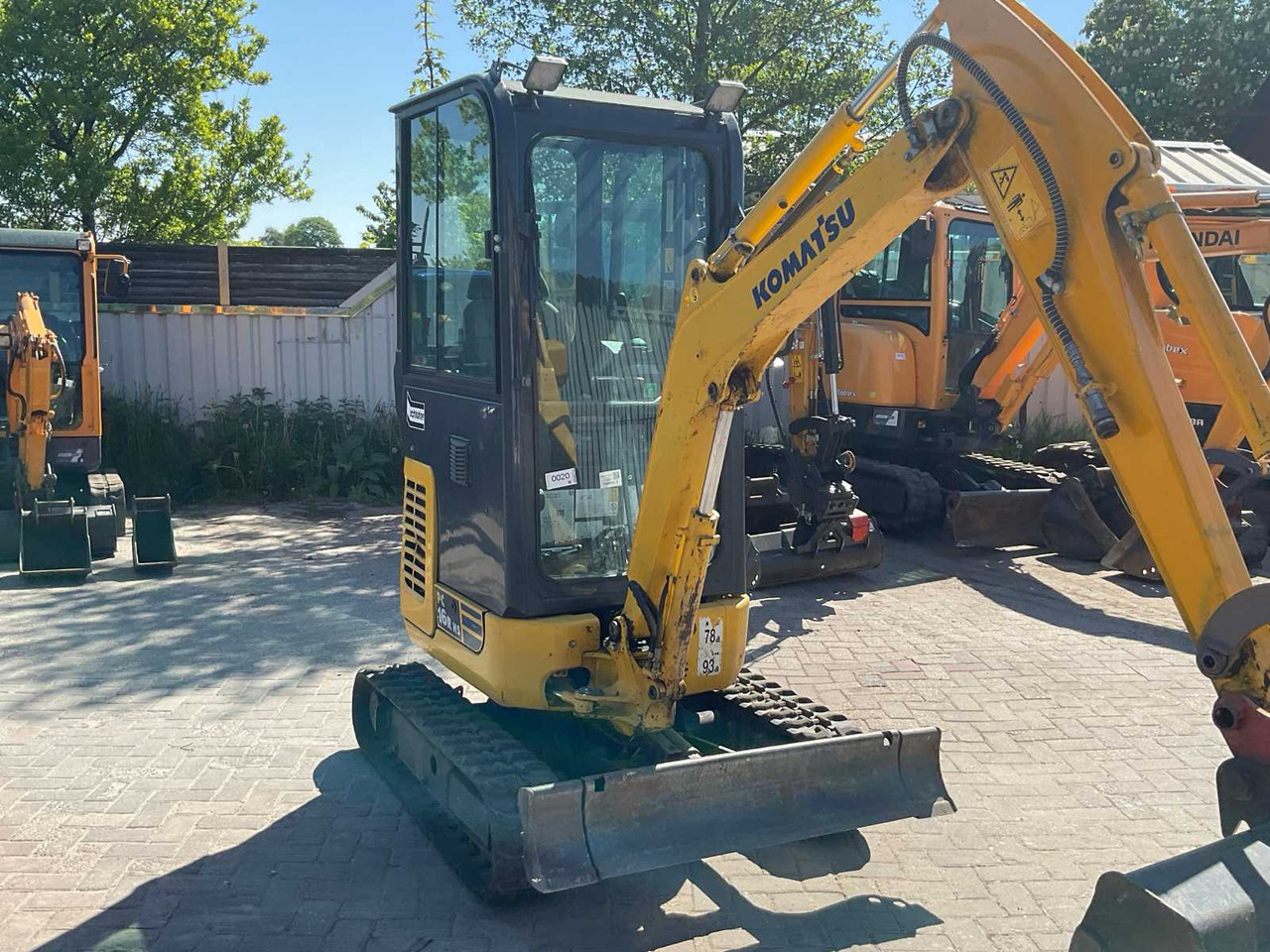 Komatsu Excabator/PC16 R 3Hs - Ekskavator me zinxhirë: foto 3 Komatsu Excabator/PC16 R 3Hs - Ekskavator me zinxhirë: foto 3