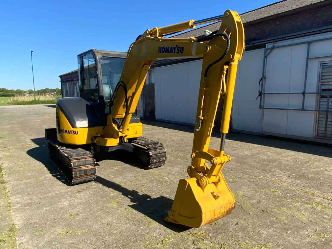 Komatsu PC40MR-3 - Ekskavator me zinxhirë: foto 2 Komatsu PC40MR-3 - Ekskavator me zinxhirë: foto 2