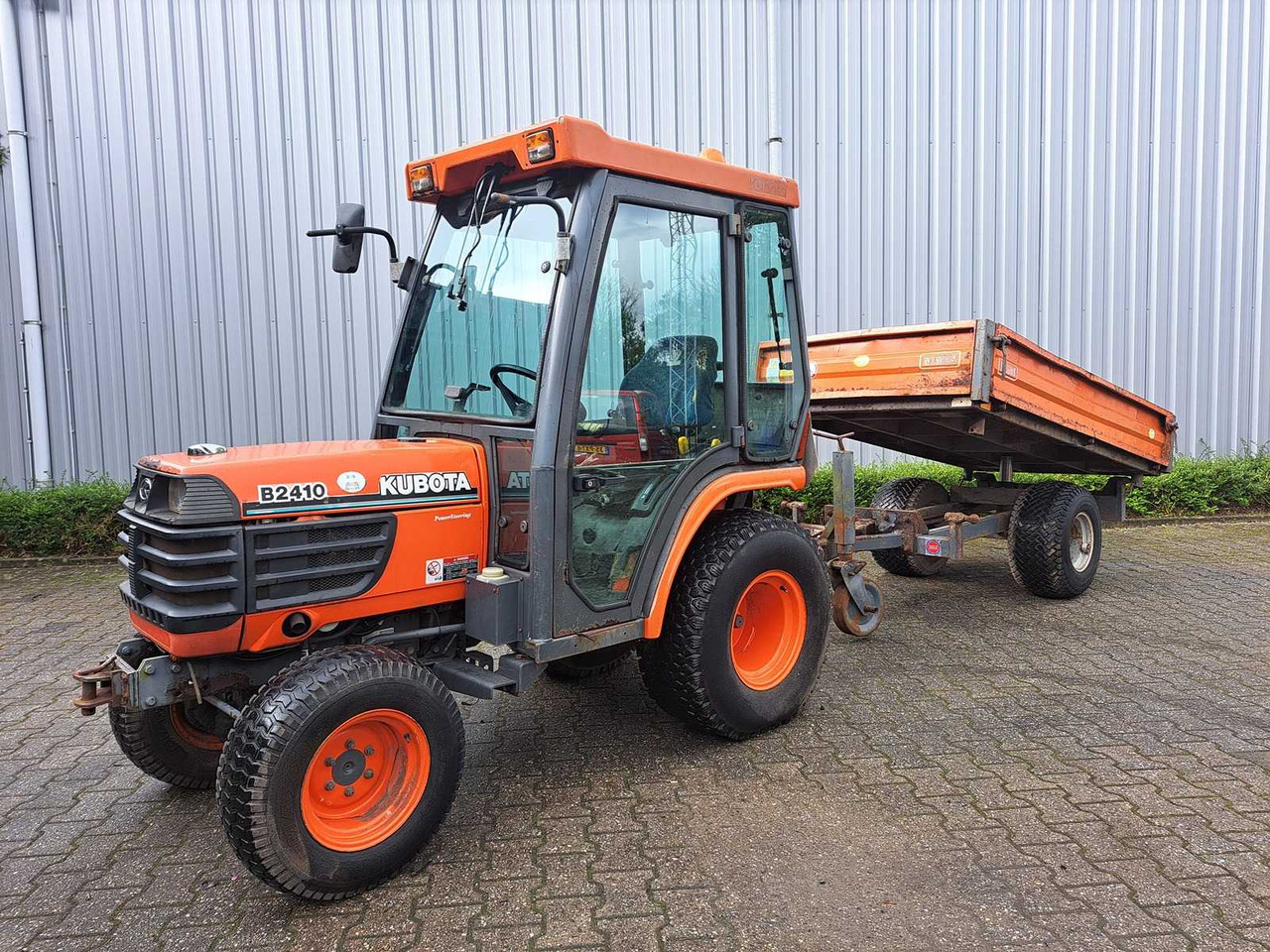 Kubota B2410 - Minitraktor: foto 1 Kubota B2410 - Minitraktor: foto 1