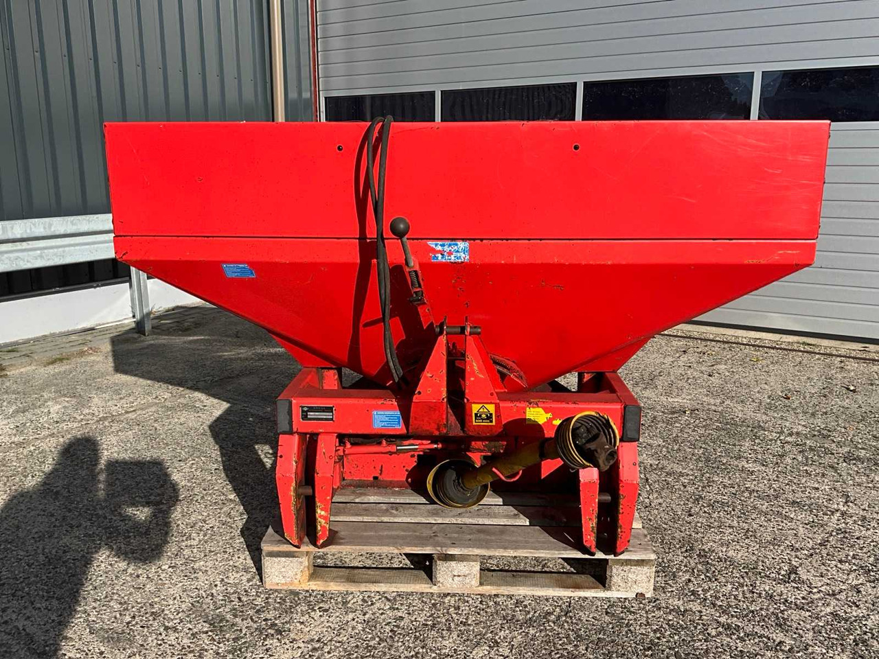 Kuhn MDS 701 - Shpërndarës plehu kimik: foto 2 Kuhn MDS 701 - Shpërndarës plehu kimik: foto 2