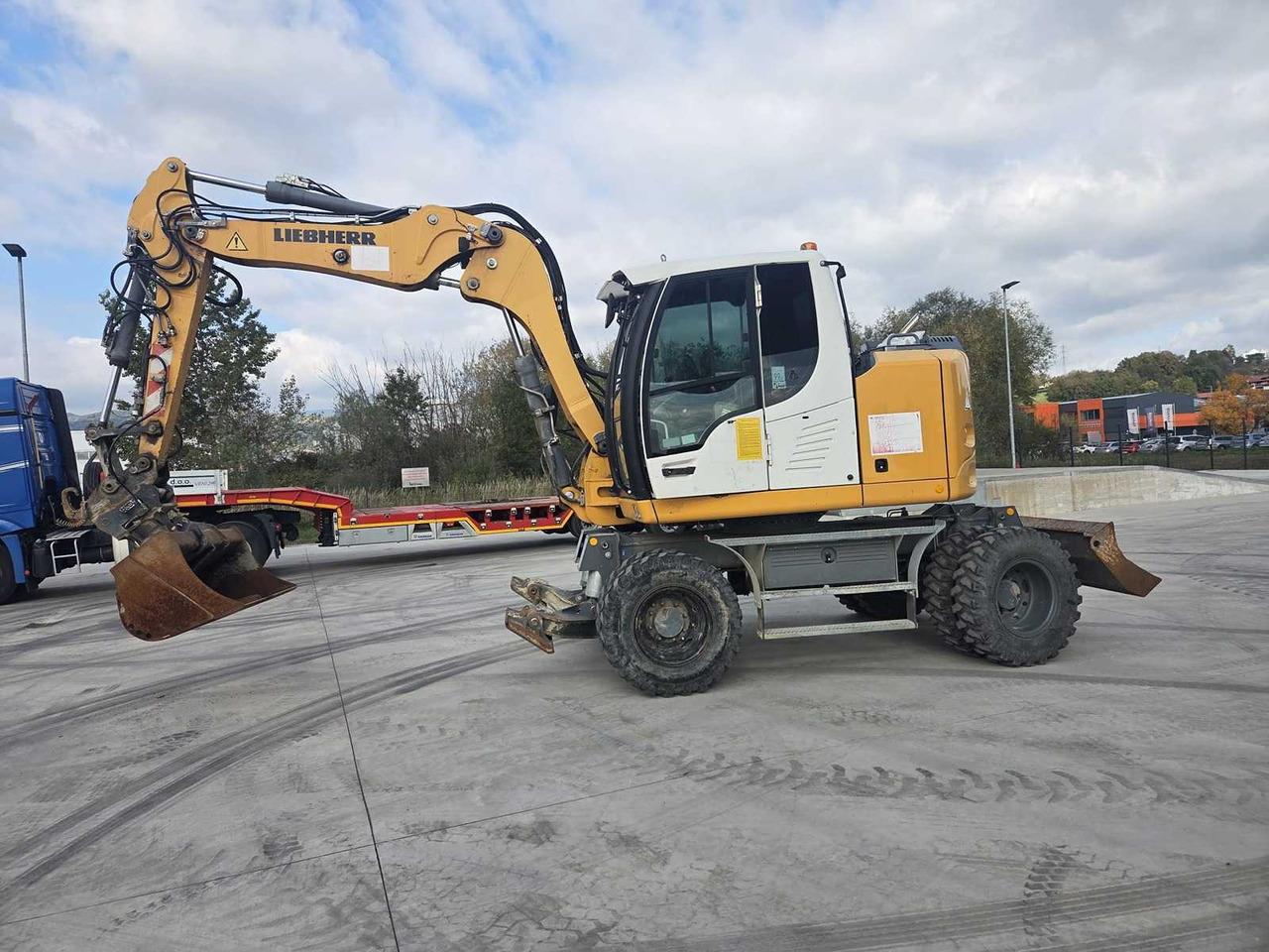 LIEBHERR - 912 COMPACT LITRONIC - WHEELED EXCAVATOR - 2017 - Ekskavator me goma: foto 2 LIEBHERR - 912 COMPACT LITRONIC - WHEELED EXCAVATOR - 2017 - Ekskavator me goma: foto 2