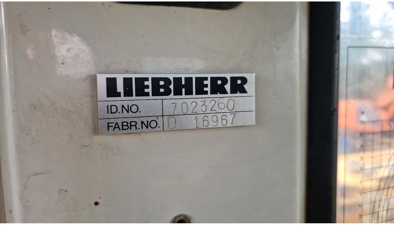 Ekskavator me zinxhirë LIEBHERR R924B: foto 44