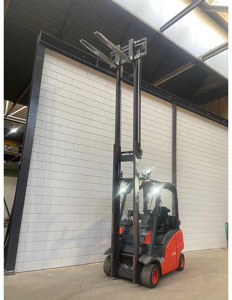 LINDE - 2013 - H20T - FORKLIFT TRUCK - SIDE-SHIFT - Pirun ngritës: foto 4 LINDE - 2013 - H20T - FORKLIFT TRUCK - SIDE-SHIFT - Pirun ngritës: foto 4