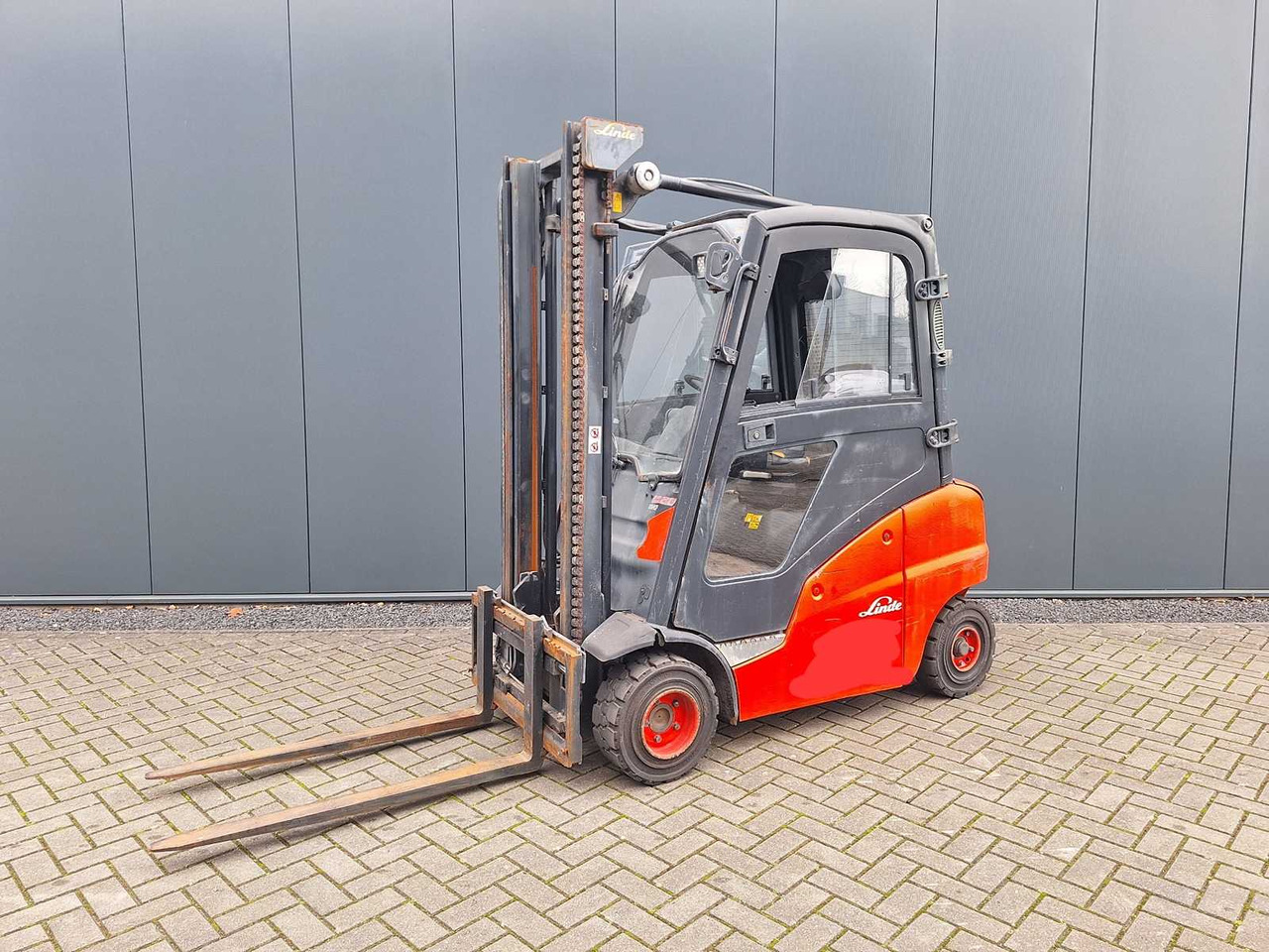 LINDE - 2017 - H20D - SIDE-SHIFT - FORKLIFT - Pirun ngritës: foto 1 LINDE - 2017 - H20D - SIDE-SHIFT - FORKLIFT - Pirun ngritës: foto 1