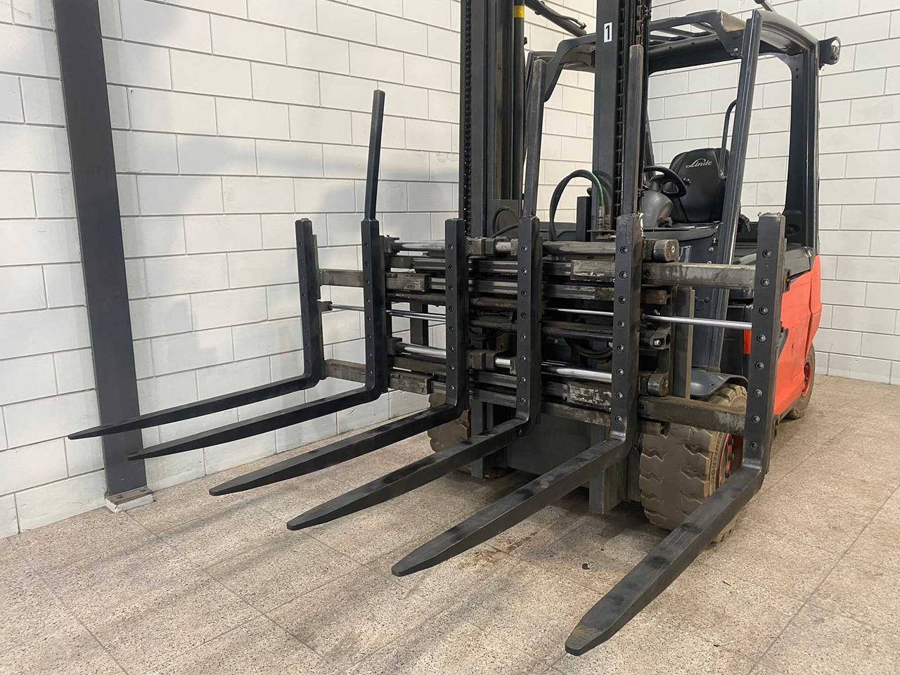 LINDE - 2019 - E50HL-01 - 5000KG LIFTING CAPACITY, TRIPLE LOADER - FORKLIFT - Pirun ngritës: foto 3 LINDE - 2019 - E50HL-01 - 5000KG LIFTING CAPACITY, TRIPLE LOADER - FORKLIFT - Pirun ngritës: foto 3