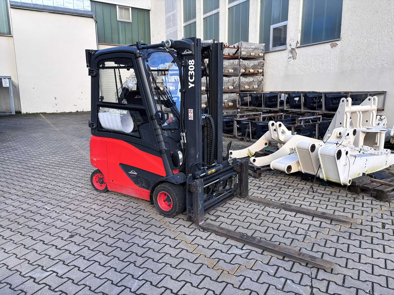 LINDE - E20PH-SERIES-386 - 2022 - ELECTRIC FORKLIFT TRUCKS - Pirun ngritës: foto 1 LINDE - E20PH-SERIES-386 - 2022 - ELECTRIC FORKLIFT TRUCKS - Pirun ngritës: foto 1