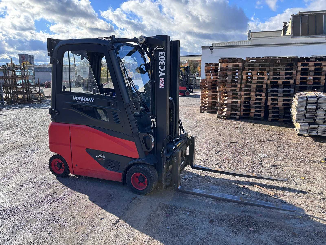 LINDE - E20PH-SERIES-386 - 2022 - FORKLIFT TRUCKS - Pirun ngritës: foto 1 LINDE - E20PH-SERIES-386 - 2022 - FORKLIFT TRUCKS - Pirun ngritës: foto 1