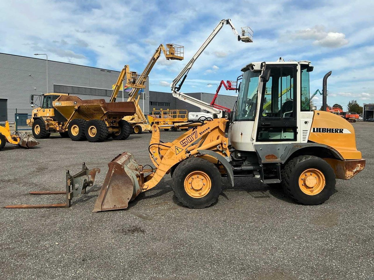 Liebherr L 507 Stereo - Fadrom me goma: foto 2 Liebherr L 507 Stereo - Fadrom me goma: foto 2