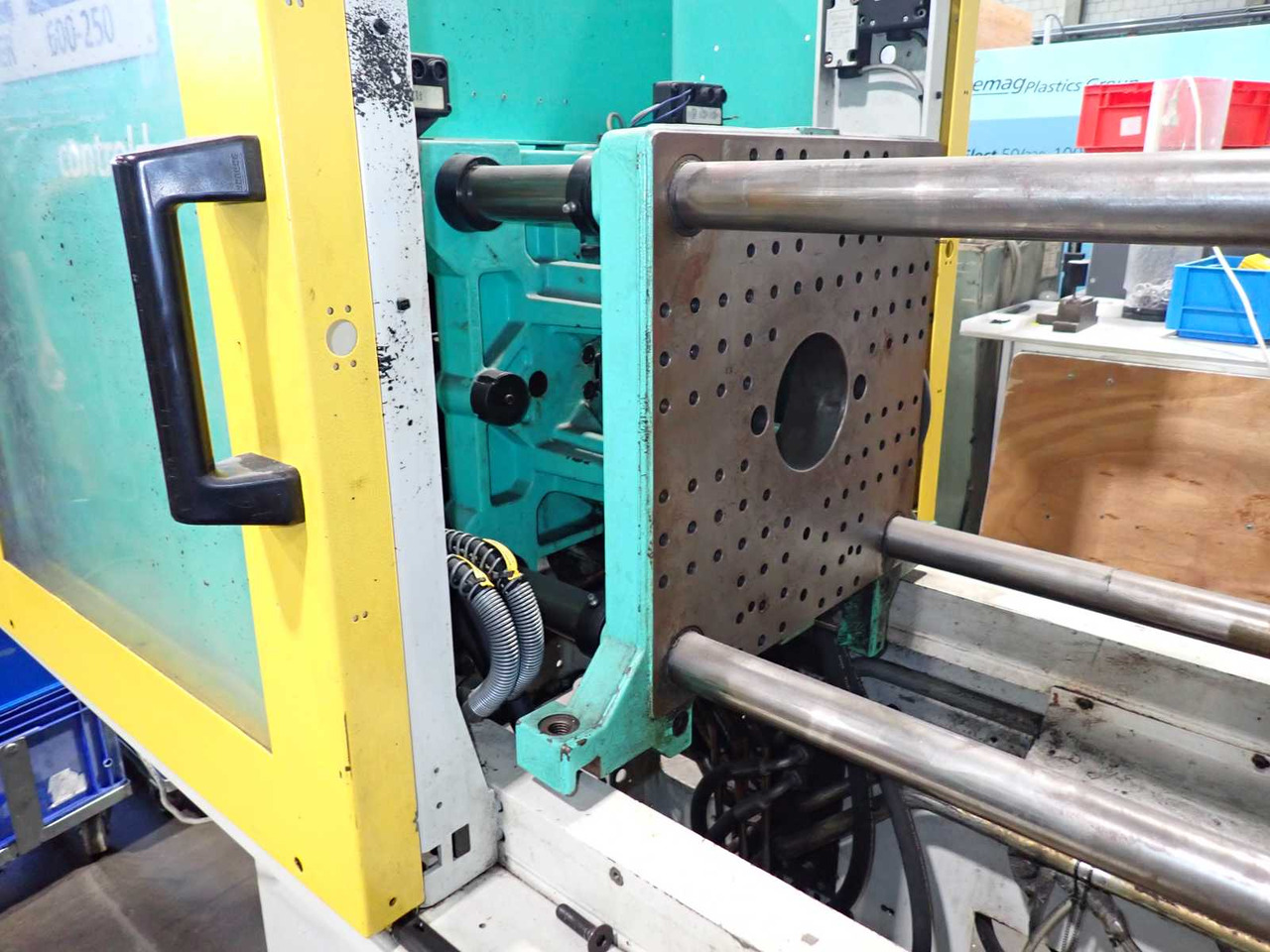 Arburg 320 C 600-250 - Makineri bujqësore: foto 3 Arburg 320 C 600-250 - Makineri bujqësore: foto 3