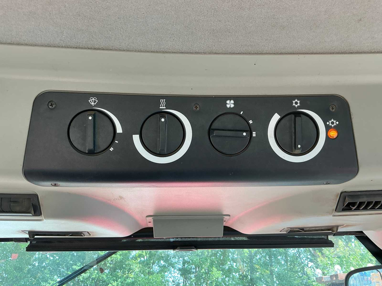 Traktor McCormick XTX215: foto 17