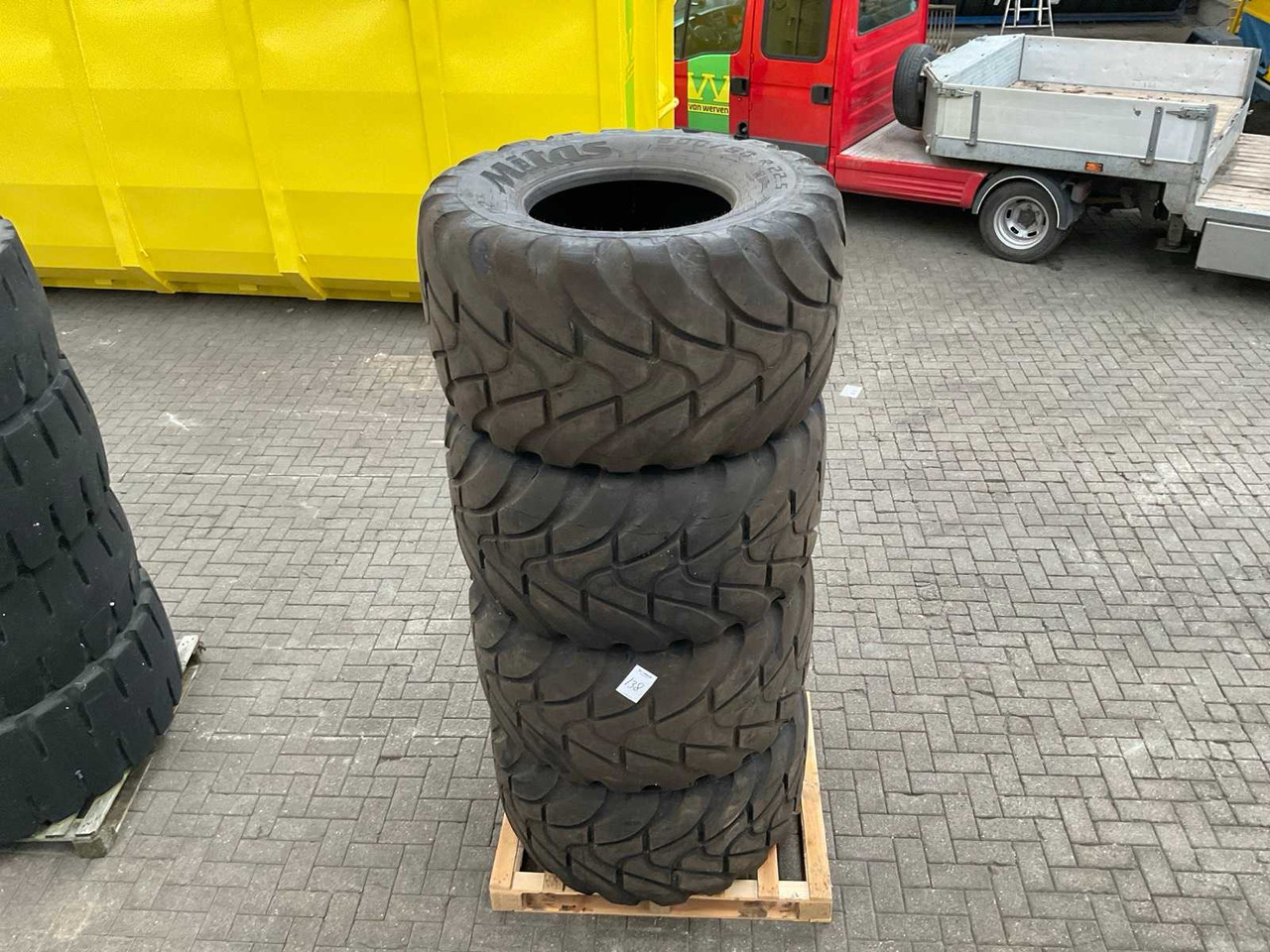 Mitas Agriterra 02 - Goma dhe bandazhe për Traktor: foto 1 Mitas Agriterra 02 - Goma dhe bandazhe për Traktor: foto 1