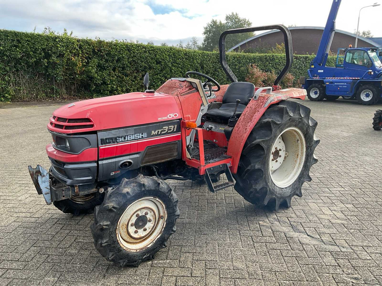 Mitsubishi MT331 - Minitraktor: foto 1 Mitsubishi MT331 - Minitraktor: foto 1