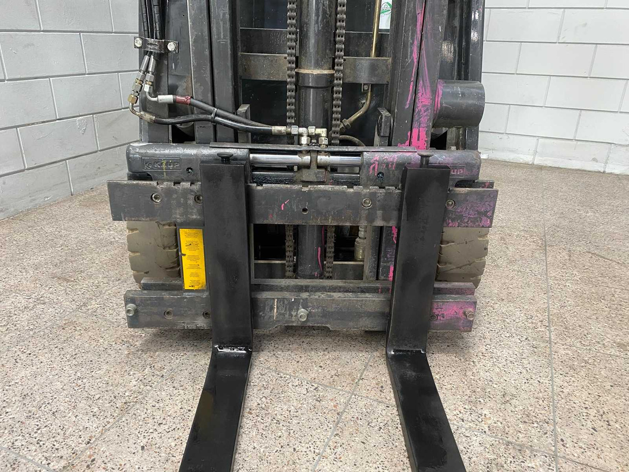 NISSAN - 1 N 1 L 15 Q - FORKLIFT - Pirun ngritës: foto 5 NISSAN - 1 N 1 L 15 Q - FORKLIFT - Pirun ngritës: foto 5